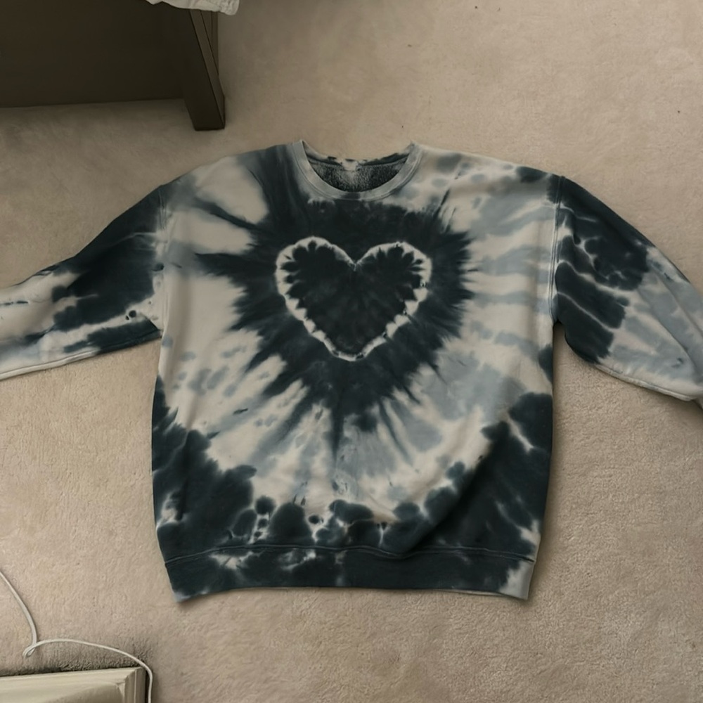 urban outfitters heart crewneck
